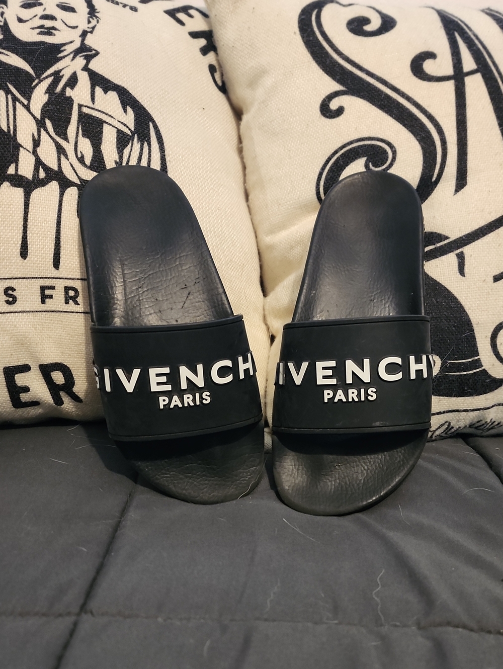 Authentic Givenchy Paris Slides Size 6 - Clean! 👟